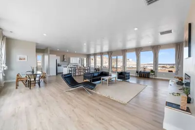 Image de The Canyon Dweller: A Luxury Haven near Page, Az