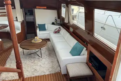 Image de 74 foot custom boat with lots of space