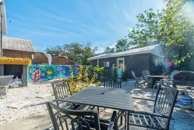 Image de Stylish Cottage with an Exclusive Guest Retreat