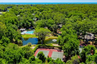 Image de Beautiful scenic property that backs up to the Galleon Golf Course in Shipyard