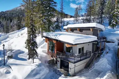 Image de EcoLuxury Suite - 2 mins to Red Ski Resort Rossland Bc