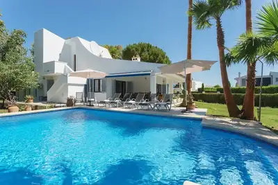 Villa \"Playa\" avec vue sur les montagnes, piscine privée et Wi-Fi