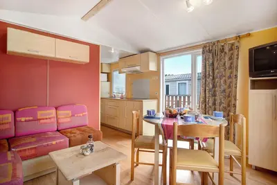 Image de Chalet 'Bungalow T2 V - 15 Min From Nazaré' avec piscine partagée, terrasse privée et climatisation