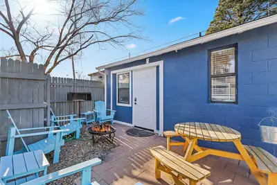 Image de Downtown Blueberry Bungalow w/Ac, Fully Fenced Yard, 3 Smart TVs, W/D, Fast WiFi