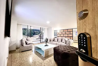 Image de Lujoso, Amplio Apto en el Barrio más Seguro y Lindo de Medellín