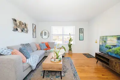Image de Stunning Modern Apartment with King Bed - 5 Mins to Creve Coeur Lake