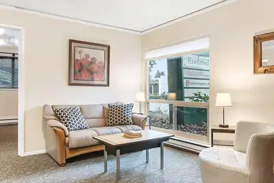 Image de Convenient Location in Seattle's U District