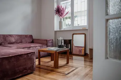 Image de Rouge – A Glamorous Red-Themed Retreat in Athens
